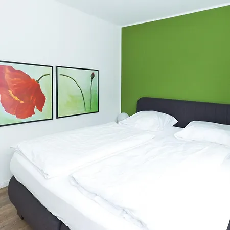 Pier 12, 4 *